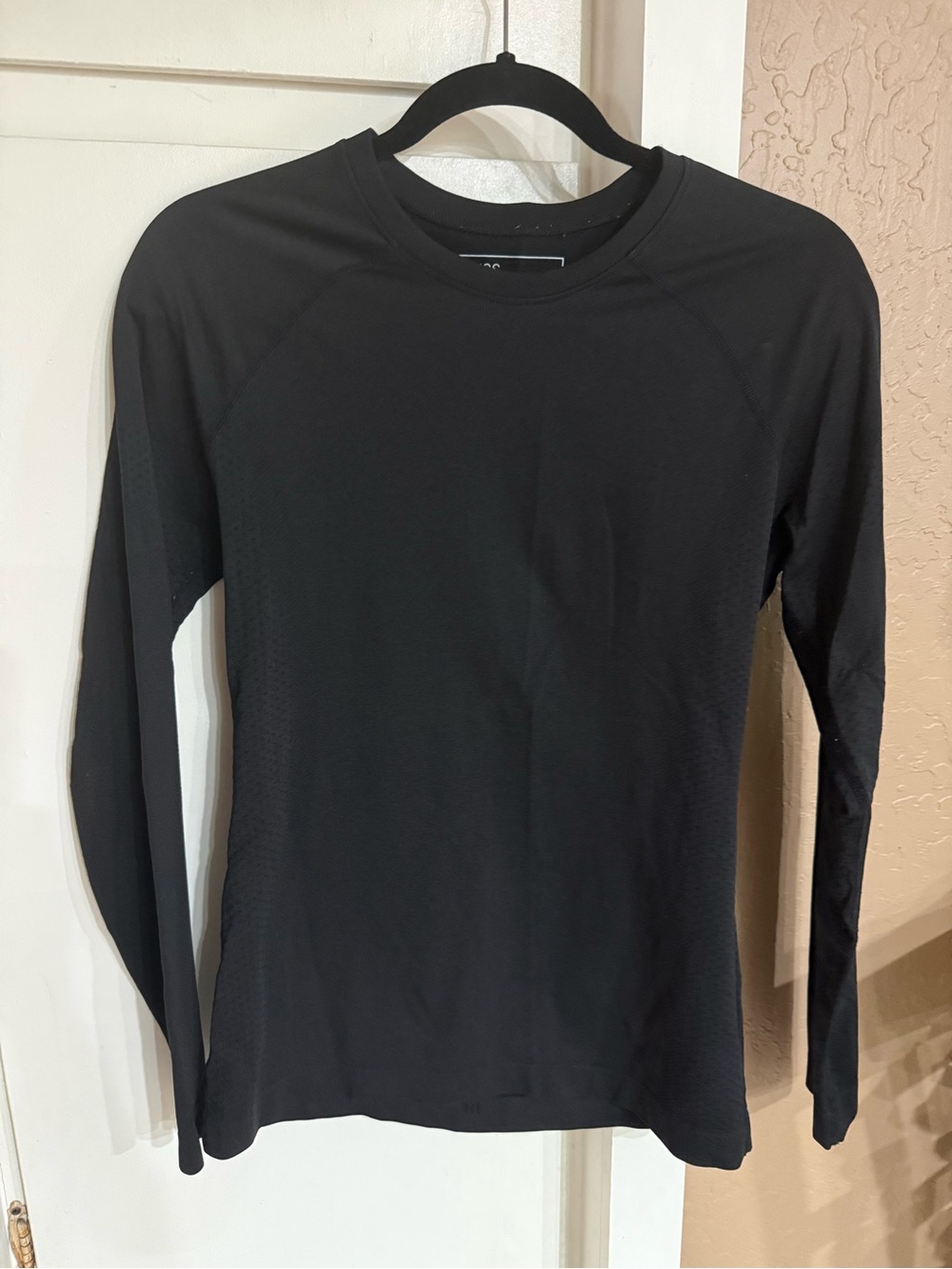 Women's Figs Black Long-Sleeve salta seamless under scrub top